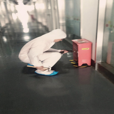 Μη υφαμένο μίας χρήσης κοστούμι Hazmat φορμών Microporous μίας χρήσης